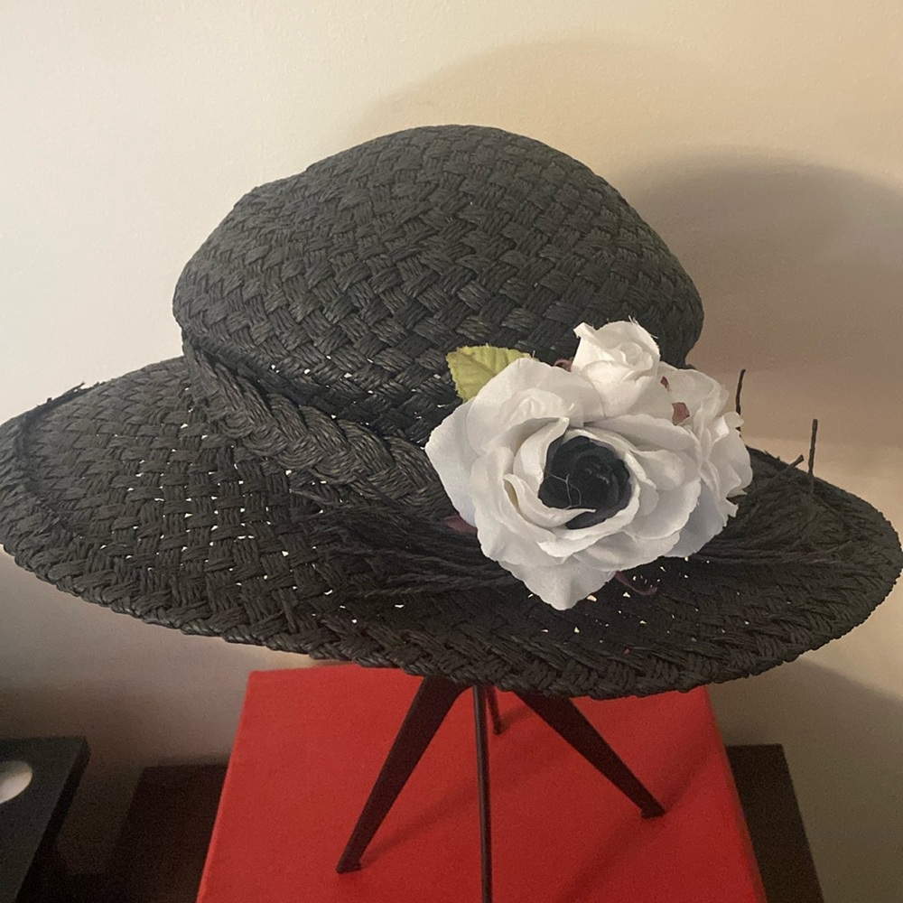 Black straw hat with white Rose detail